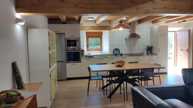 Cocina comedor con sillas