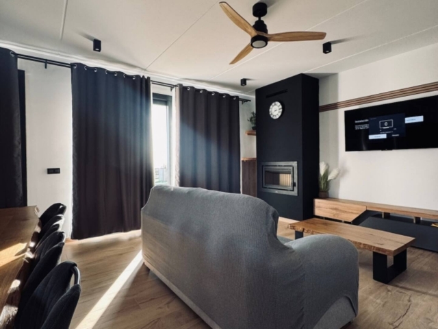 Sala amplia con sillones 