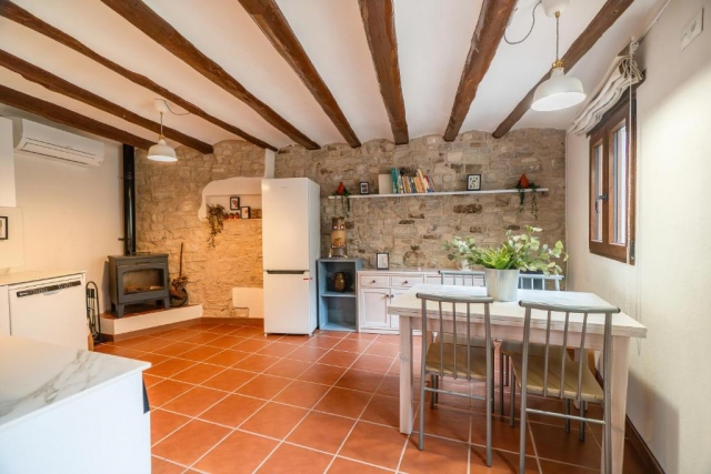 Cocina con su chimenea