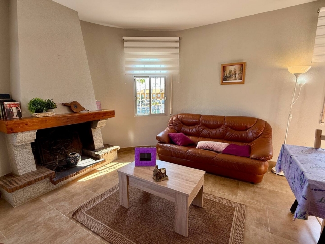 Sala amplia con sillones