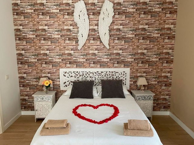 Cama grande y detalle