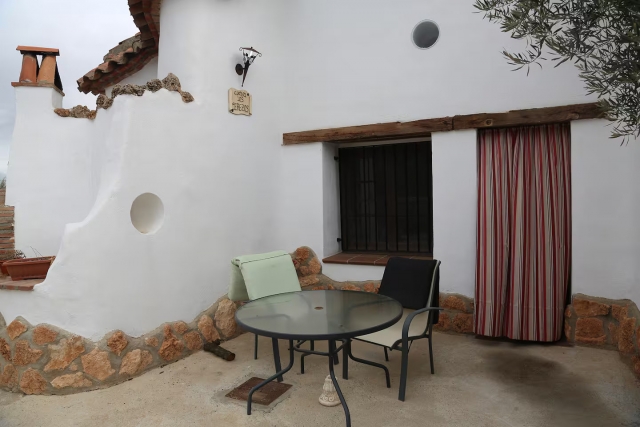 Amplia terraza con mesa 