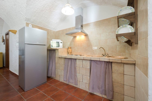 Cocina amplia con nevera