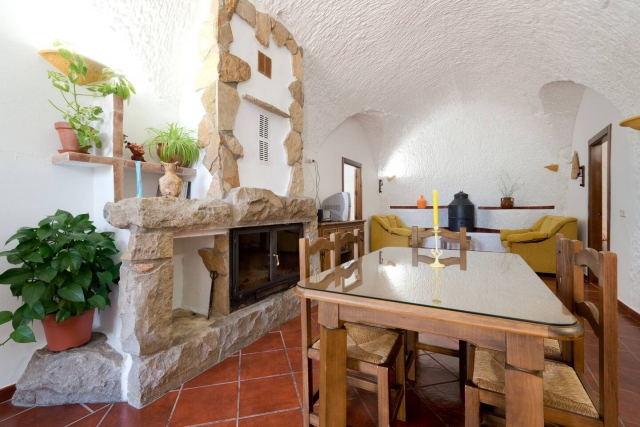 Comedor con chimenea 