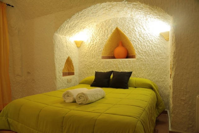 Dormitorio amplio con cama