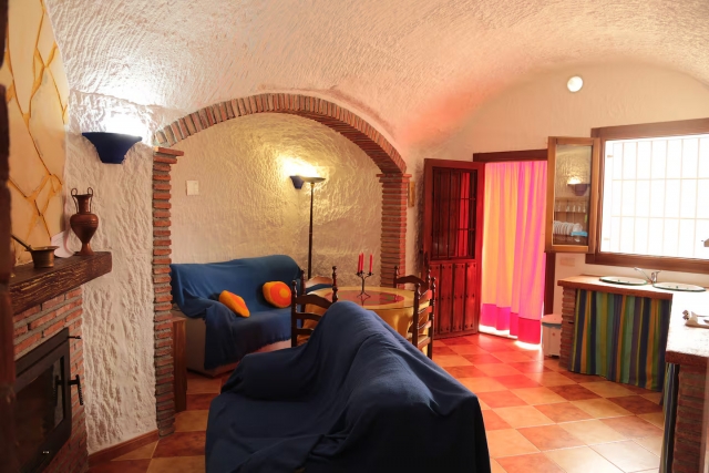 Sala amplia y chimenea