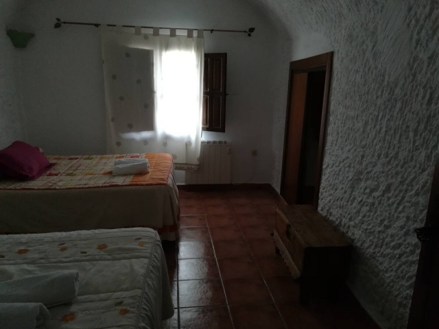 Dormitorio con dos camas 