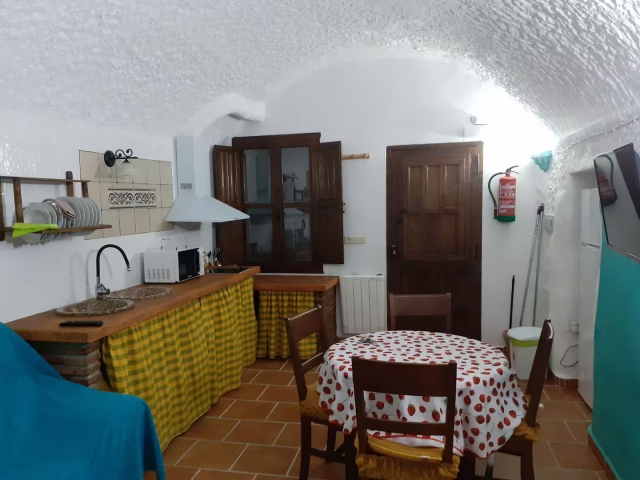 Cocina comedor con mesa