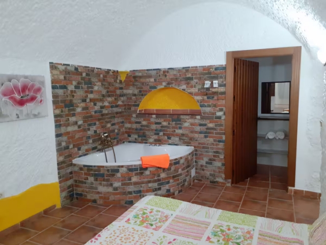 Cuevas La Chumbera- El Melocotonero