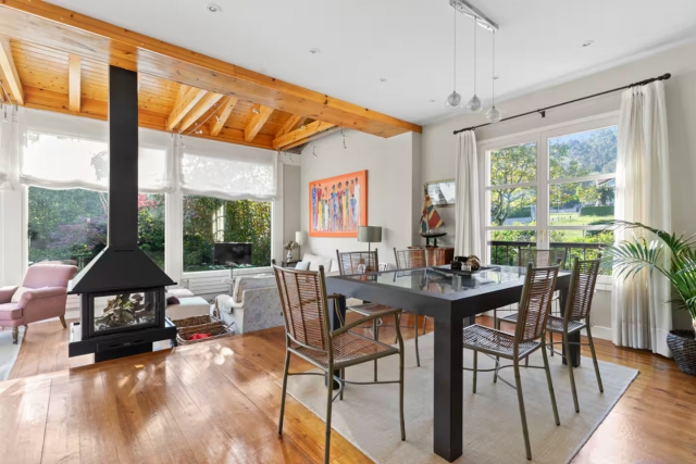 Sala amplia a dos alturas