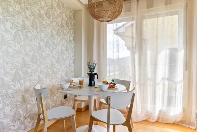 Sala de estar con mesa 