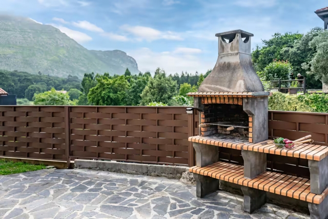 Amplia barbacoa exterior