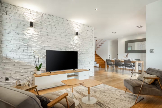 Sala agradable con sillones