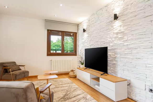 Sala amplia con sillones