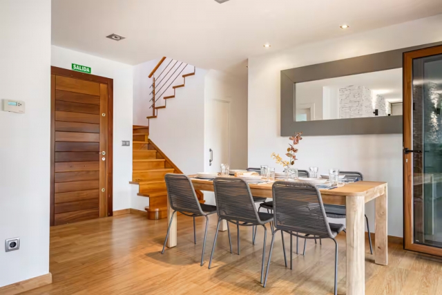 Sala de estar y mesa 