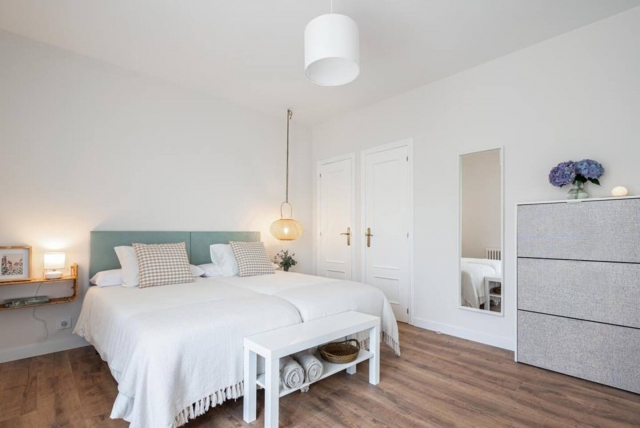 Dormitorio doble con balcon 