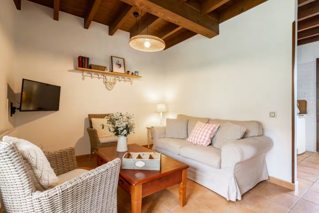 Sala amplia con sillones