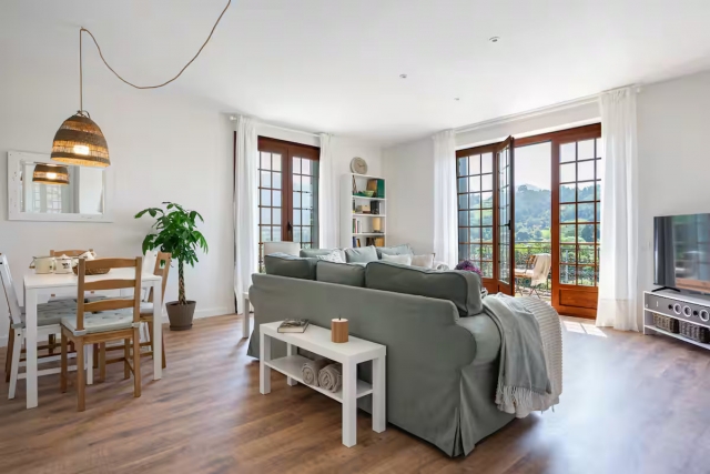 Sala amplia con balcon 