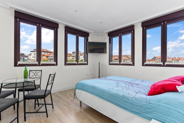 Dormitorio amplio con vistas