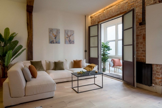 Sala amplia con galeria 