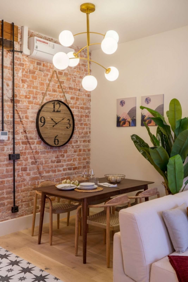 Sala de estar con mesa