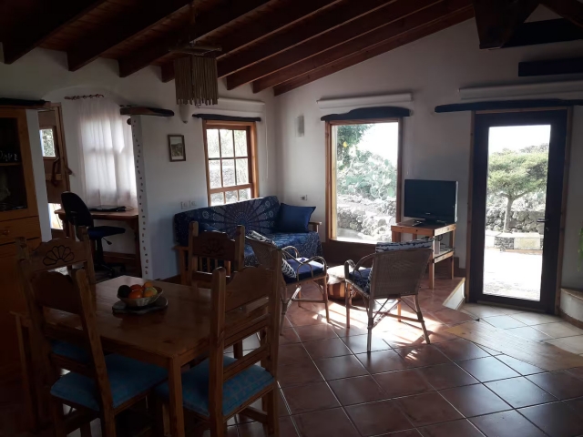 Sala luminosa con vistas