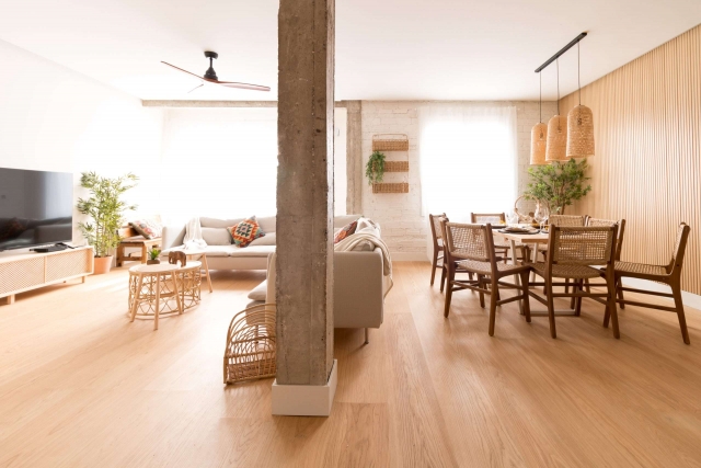 Sala amplia con tele