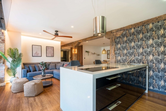 Sala amplia con cocina