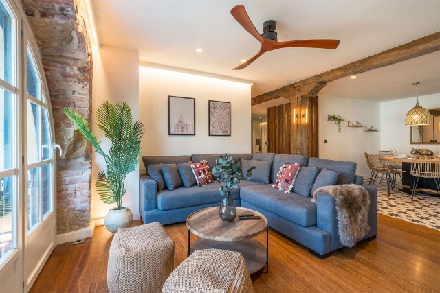 Sala amplia con salida