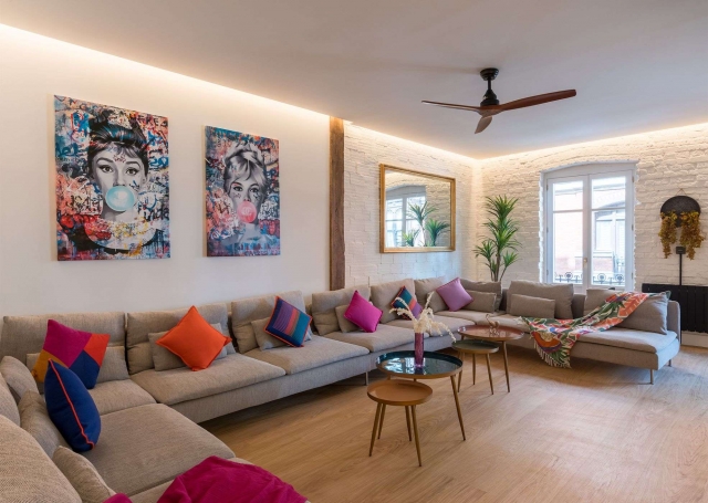 Sala agradable con sillones