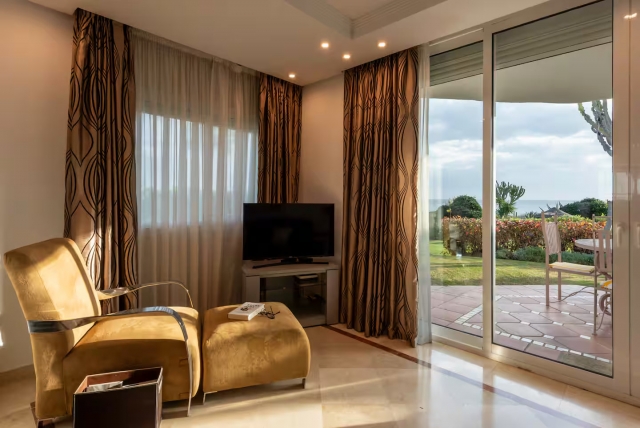 Sala amplia con vistas