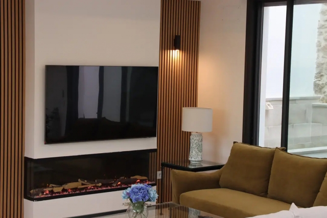 Sala amplia y tele de plasma