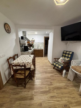 Sala amplia con tele