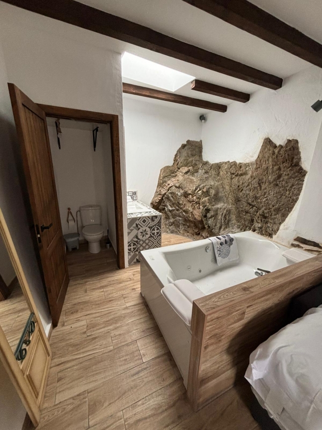 Dormitorio y jacuzzi