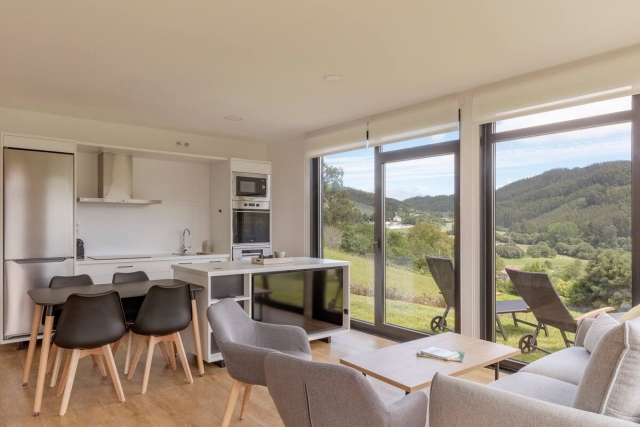 Sala amplia con cocina