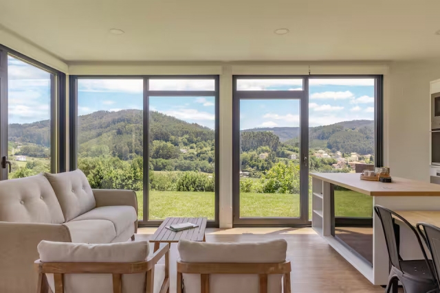 Sala amplia acristalada