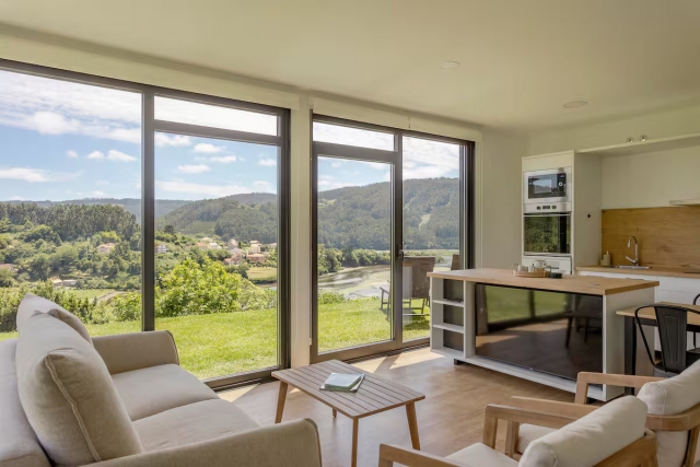 Sala amplia acristalada 