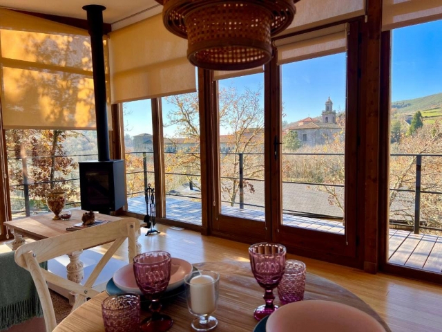 Sala amplia con vistas