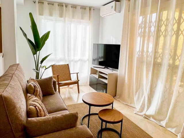 Sala amplia con su acceso