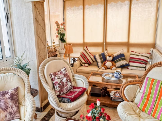 Sala de estar con sillones 