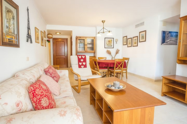 Sala amplia con sillones 