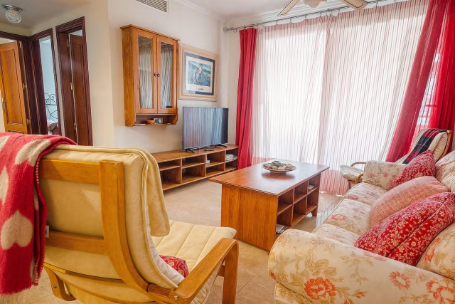 Sala amplia con sillones