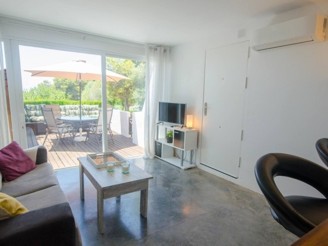 Sala amplia con acceso 