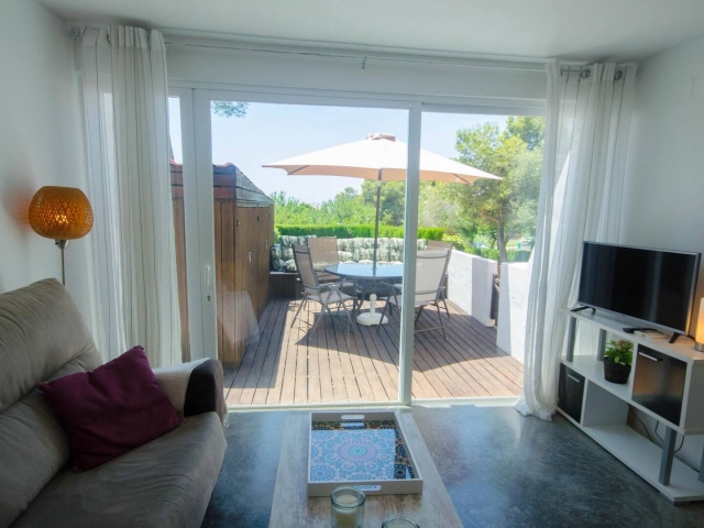 Sala amplia con salida