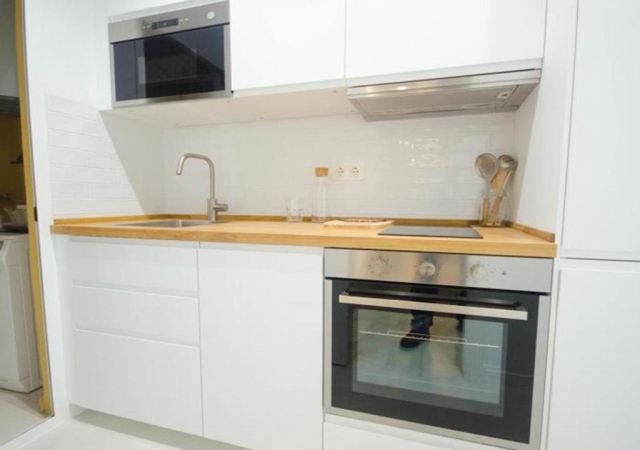 Cocina amplia con encimerag