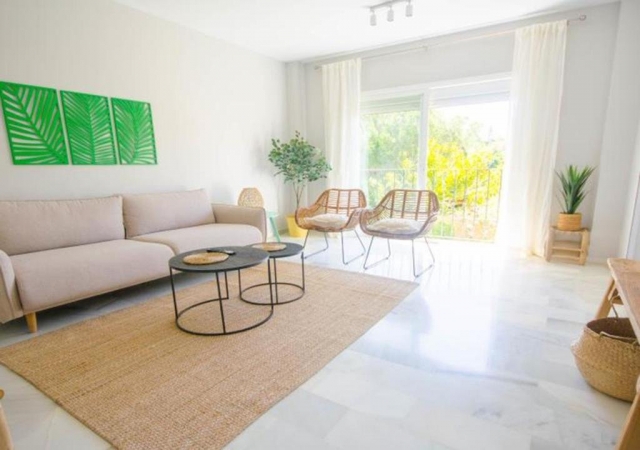 Sala amplia con cristalera