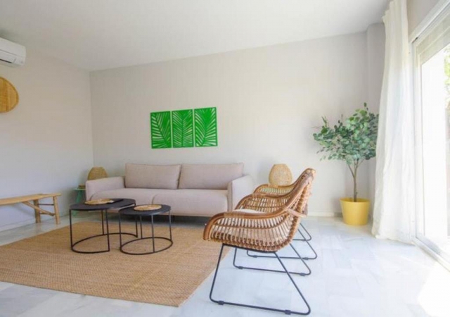 Sala de estar con sofa 