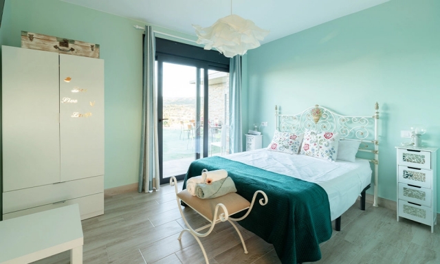 Viridiana amplia cama