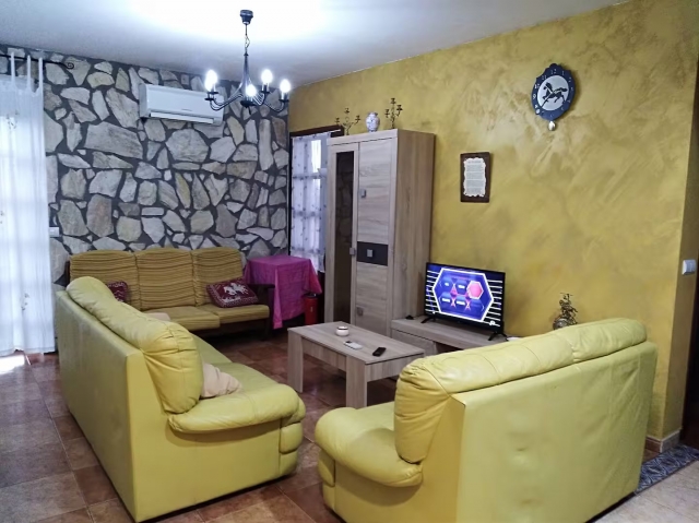 Sala amplia con tele