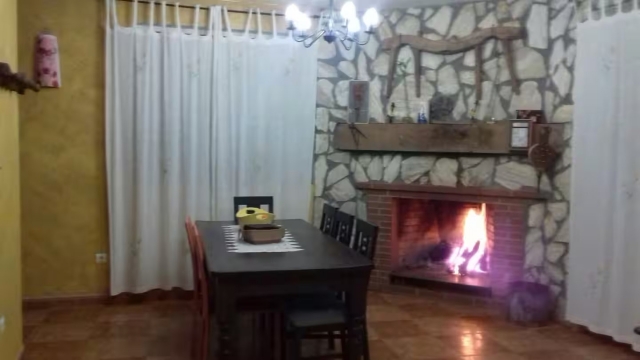 Sala de estar con chimenea